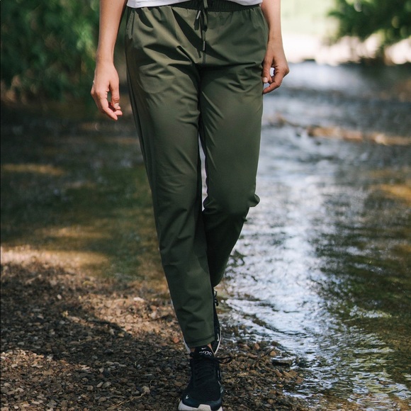 Olive Everywhere Zyia Pants New - No tags - Picture 1 of 2